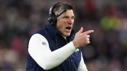 Patriots’ Mike Vrabel Explains Heated Exchange With Star in Win
