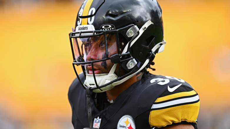 Steelers RB Jaylen Warren questionable for MNF vs Dolphins after injury news.