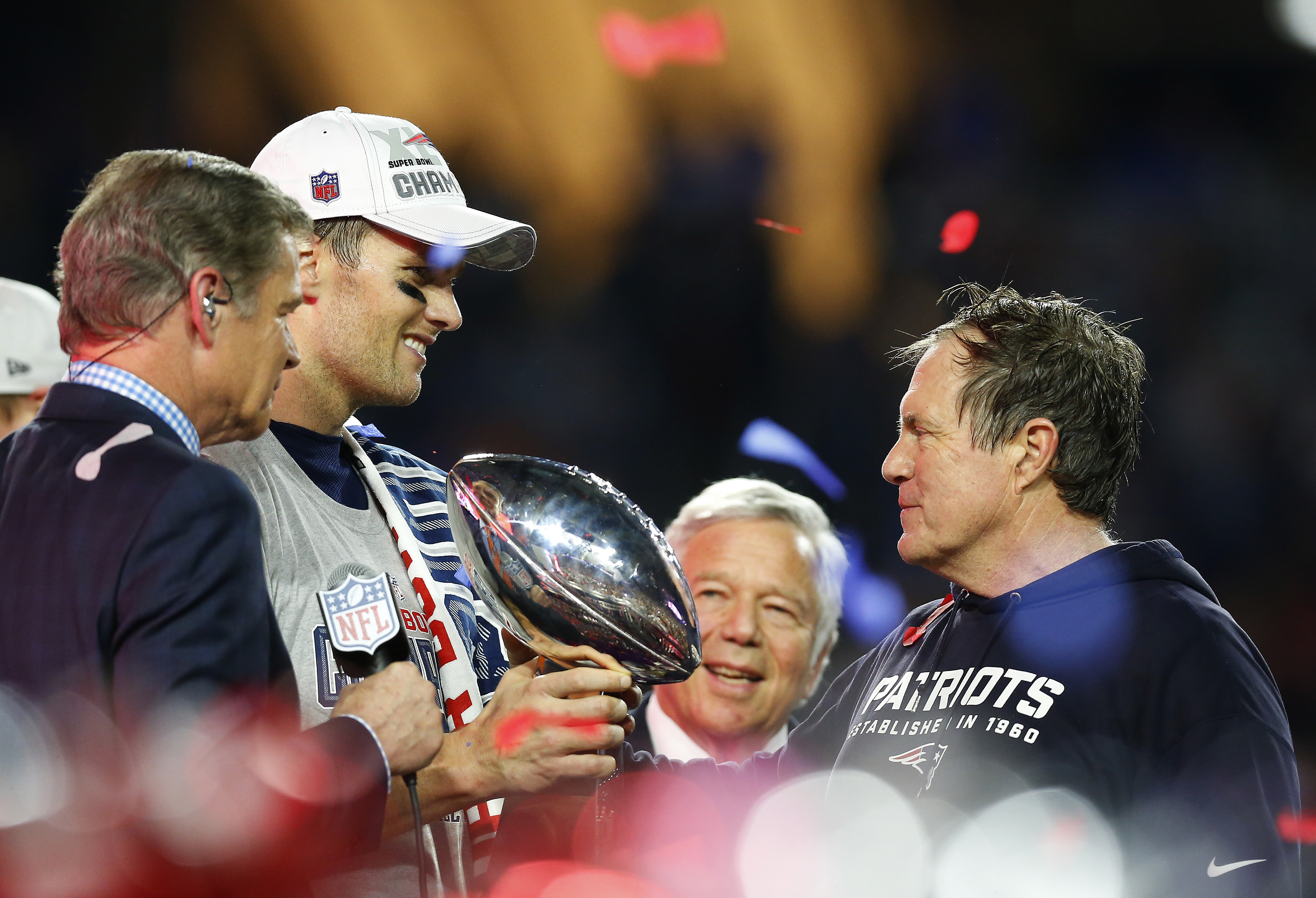 Tom Brady gives appalled reaction to Belichick’s Hall of Fame snub; details.
