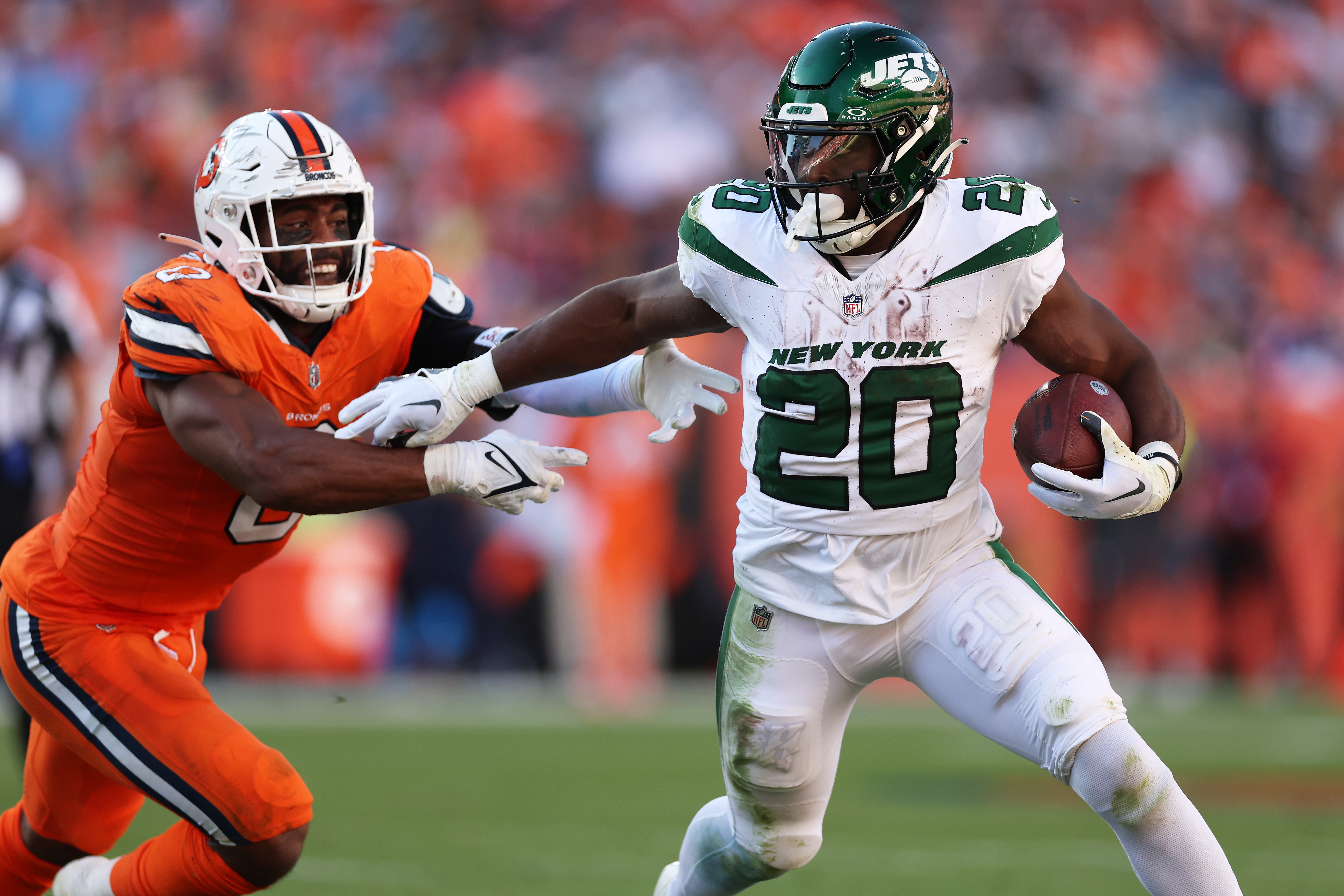 Report: Broncos urged to make aggressive push for M star RB in free agency.