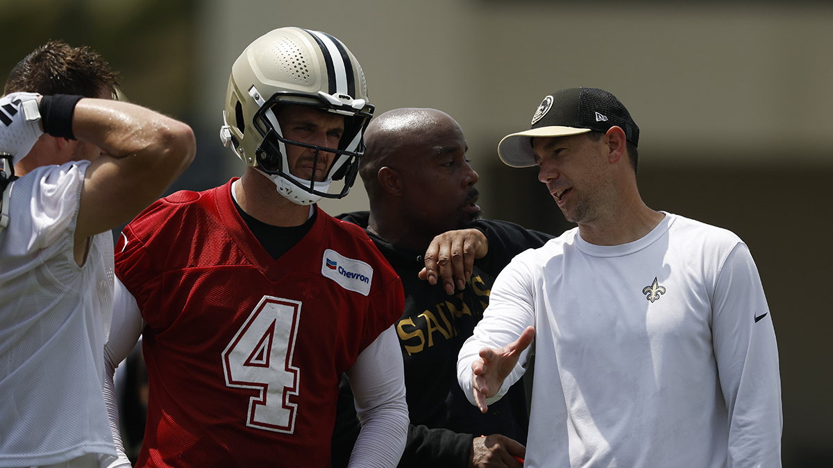 Derek Carr floated as possible Raiders coach on Klint Kubiak’s staff.