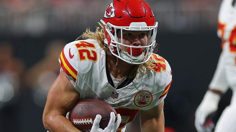 Carson Steele and five others hit 2026 NFL free agency in latest Chiefs news.
