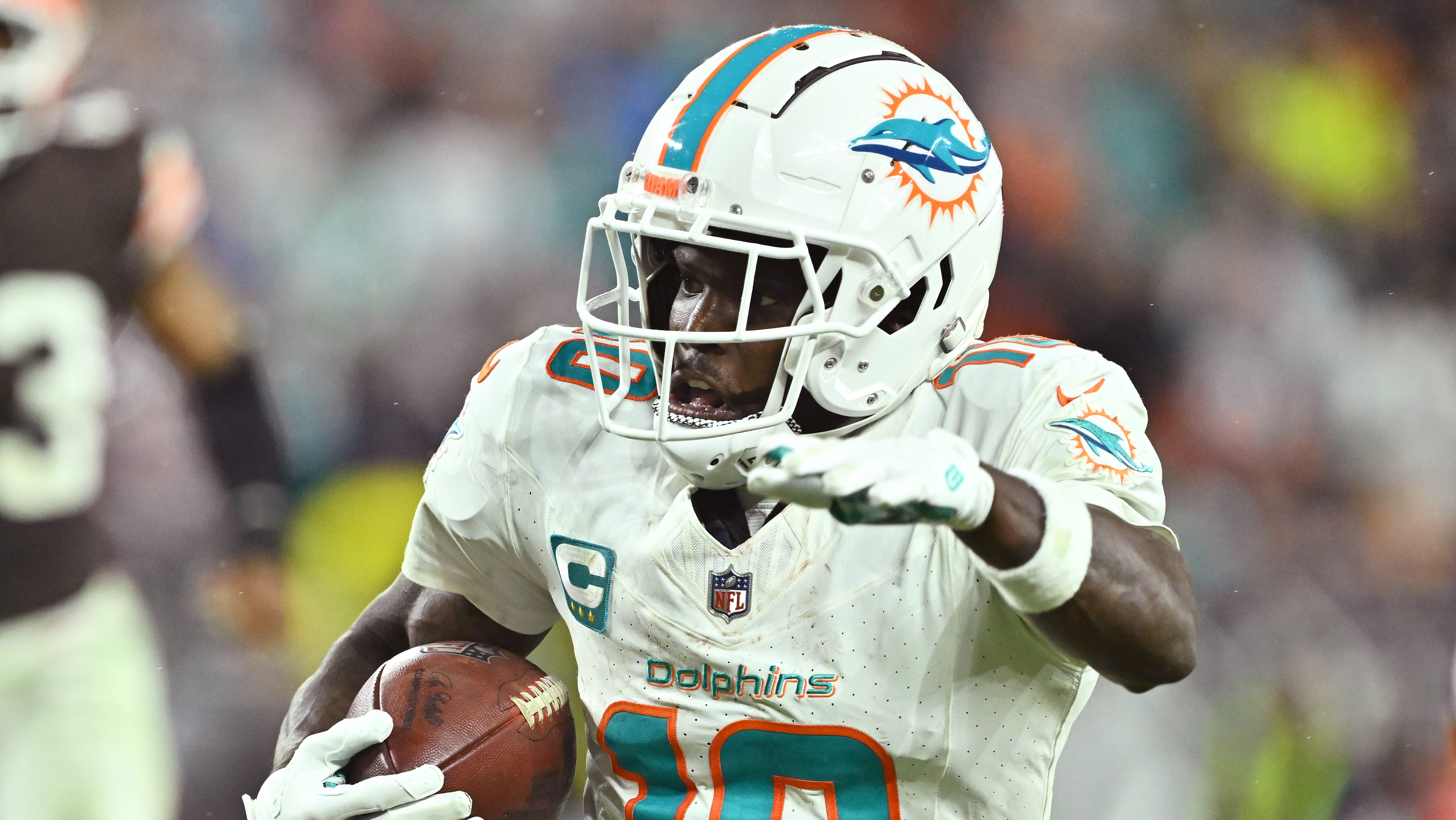 Dolphins predicted to sign an All-Pro playmaker amid Tyreek Hill uncertainty