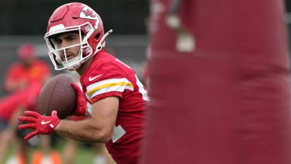 Jets Sign 3 Players to Contracts Including Former Chiefs Pass Catcher