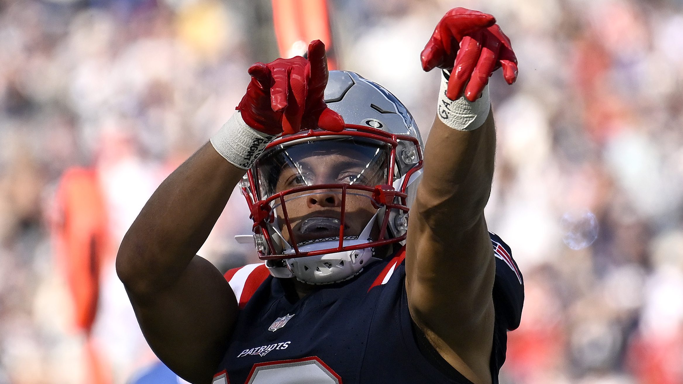 Patriots QB Drake Maye Sends Clear Message on Hollins’ Return 🏈👍