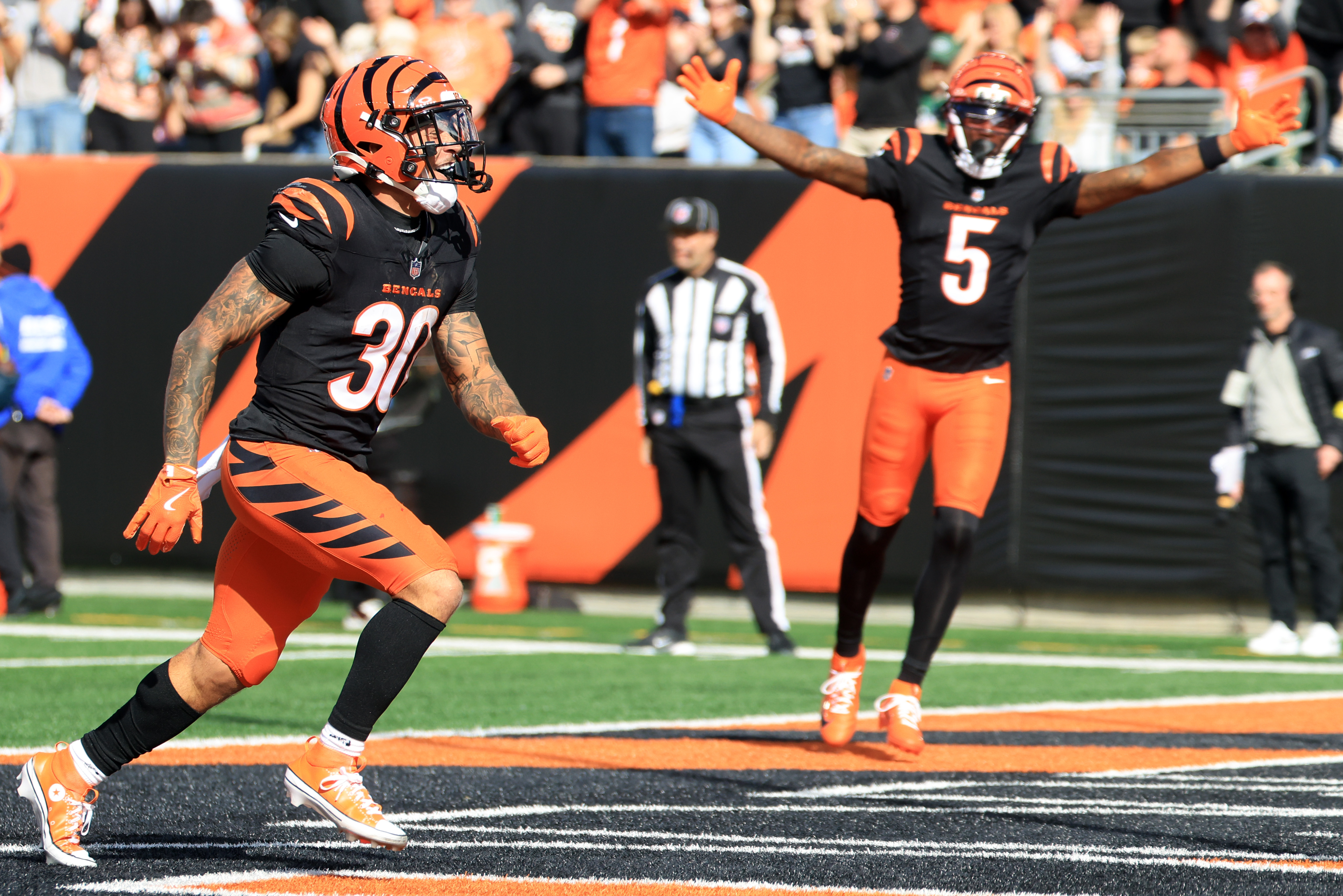 Bengals in talks with Offensive Weapon on possible extension; updates soon.