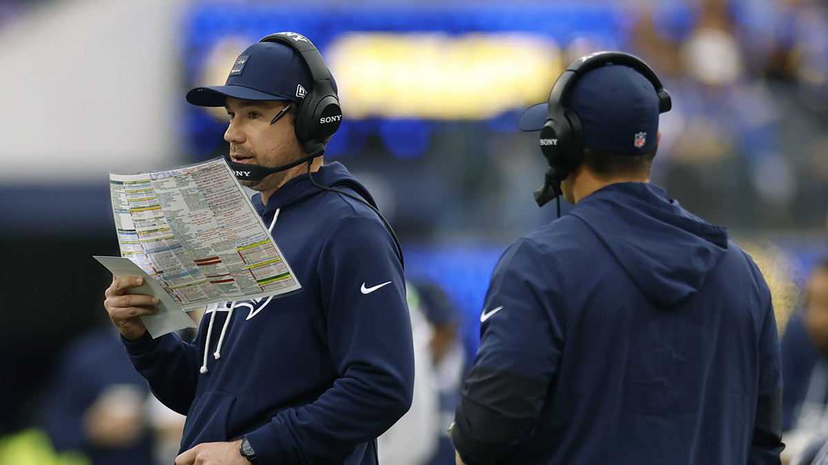 Raiders reportedly narrowed their head coach search to 2 candidates 🏈🔎