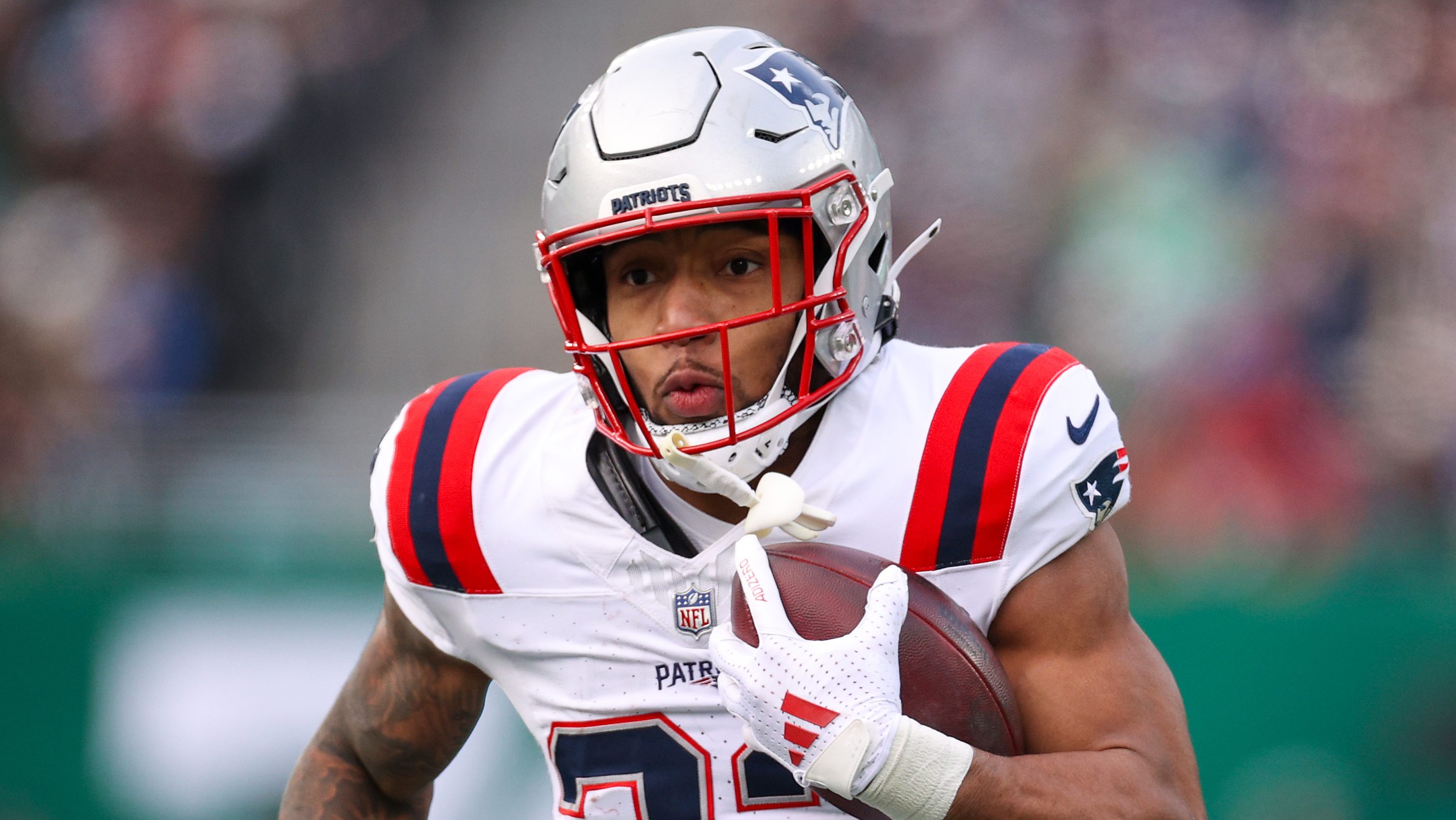 TreVeyon Henderson New England Patriots