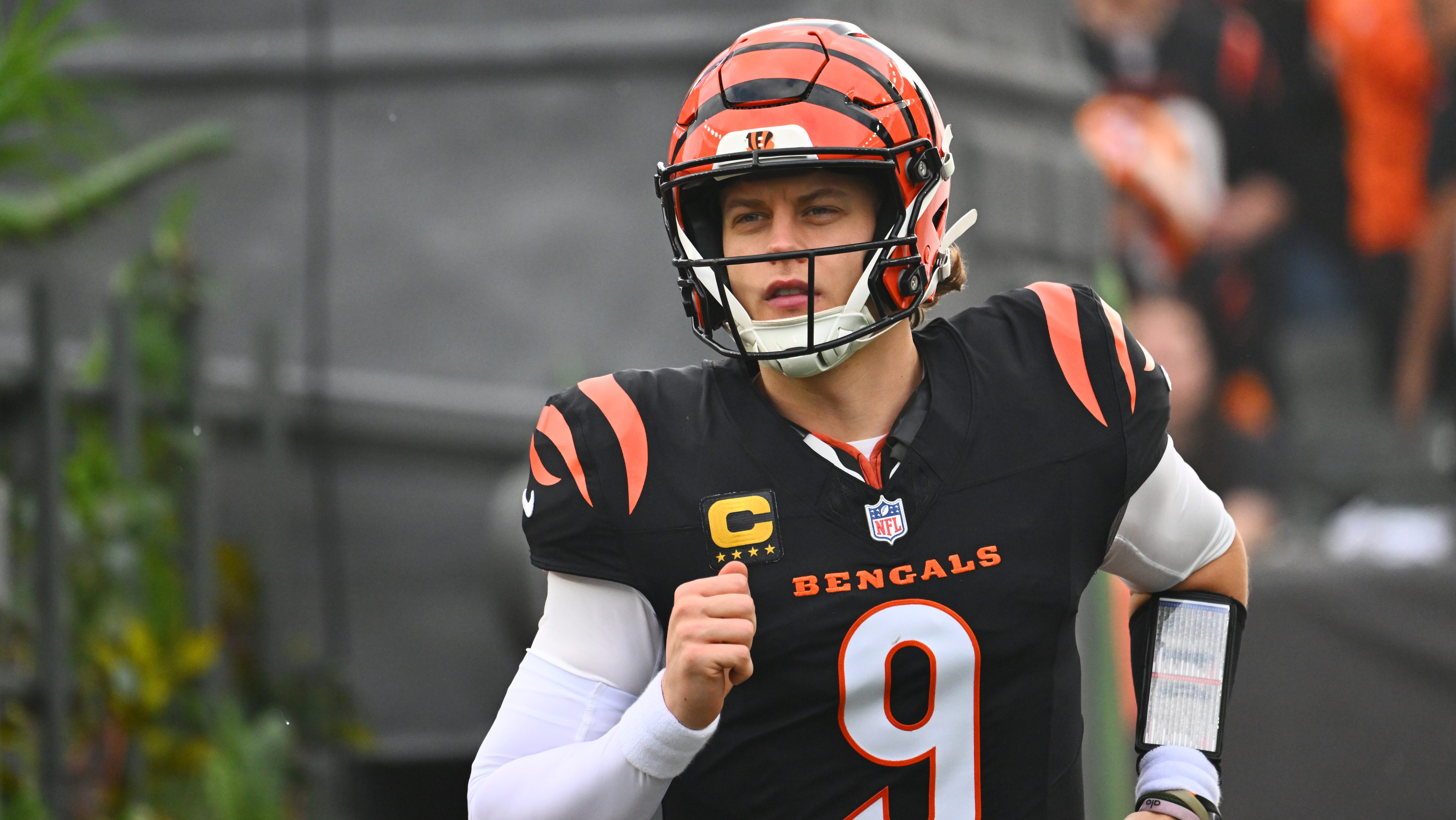Bengals player provides insight on Joe Burrow amid trade speculation.