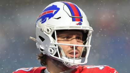 Hailee Steinfeld Pic Causes Stir Before Josh Allen, Bills Face Broncos