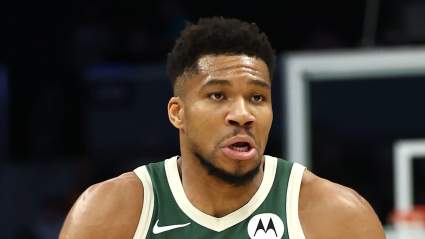 Bucks Likely to Keep Giannis Antetokounmpo This Season: Report