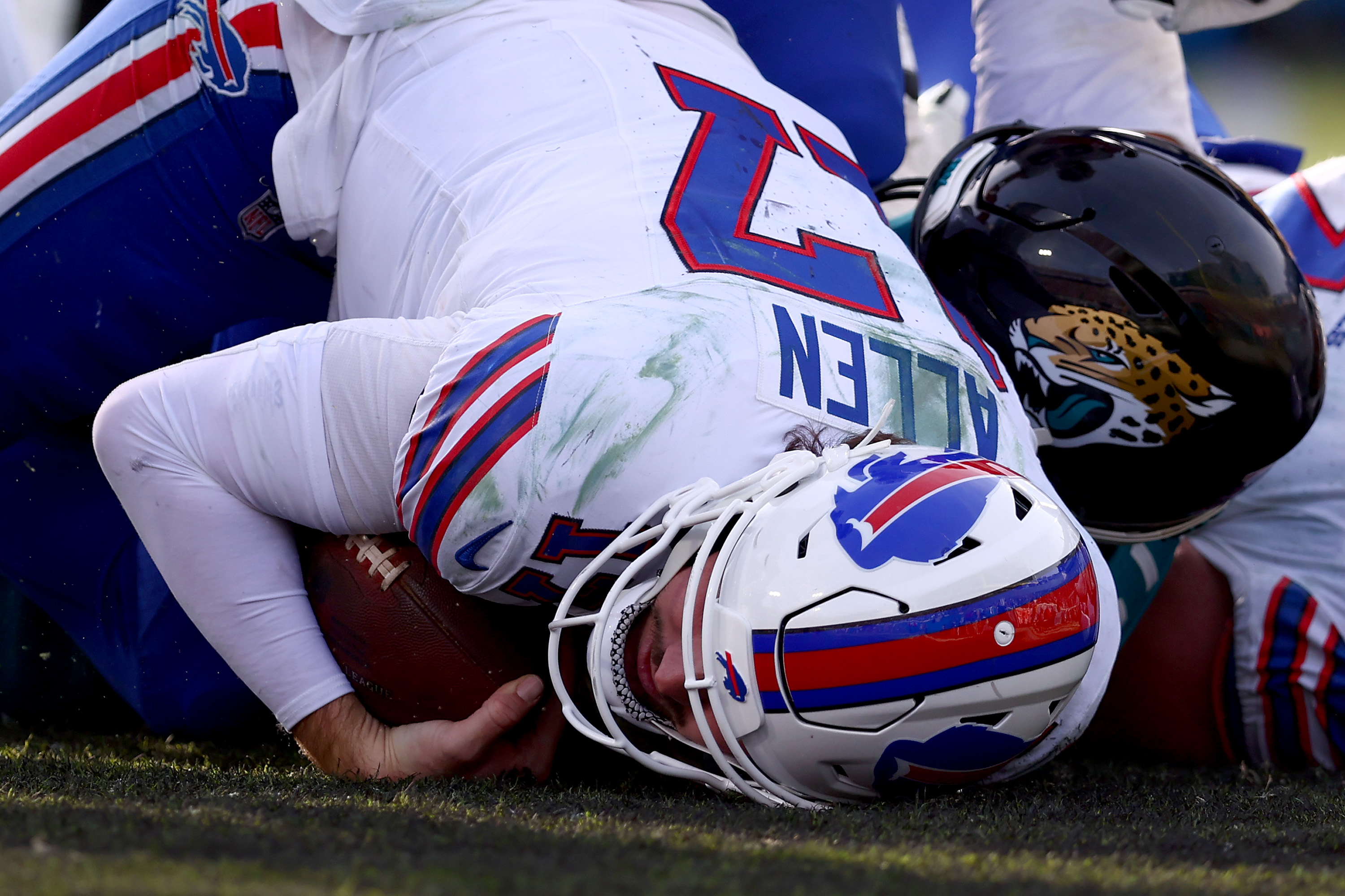 Bills head coach Sean McDermott delivers a strong message about Josh Allen’s toughness amid injury concerns.