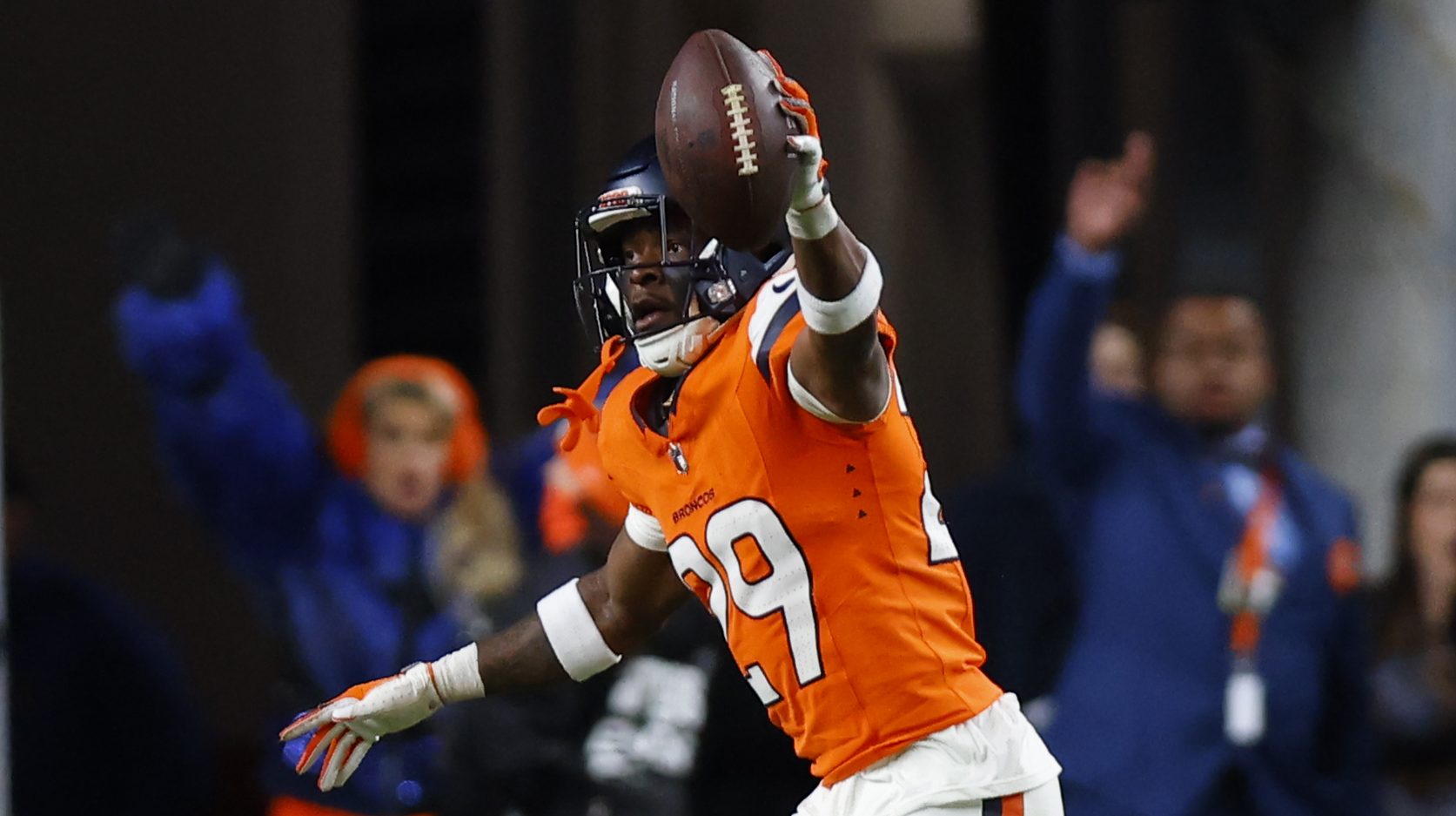 Overshadowed Broncos playoff star named top-notch free agent 🏈✨