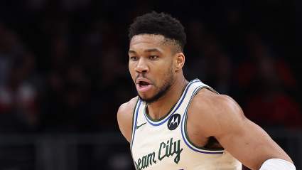 Warriors Get Clarity on Where They Stand in Giannis Antetokounmpo Sweepstakes