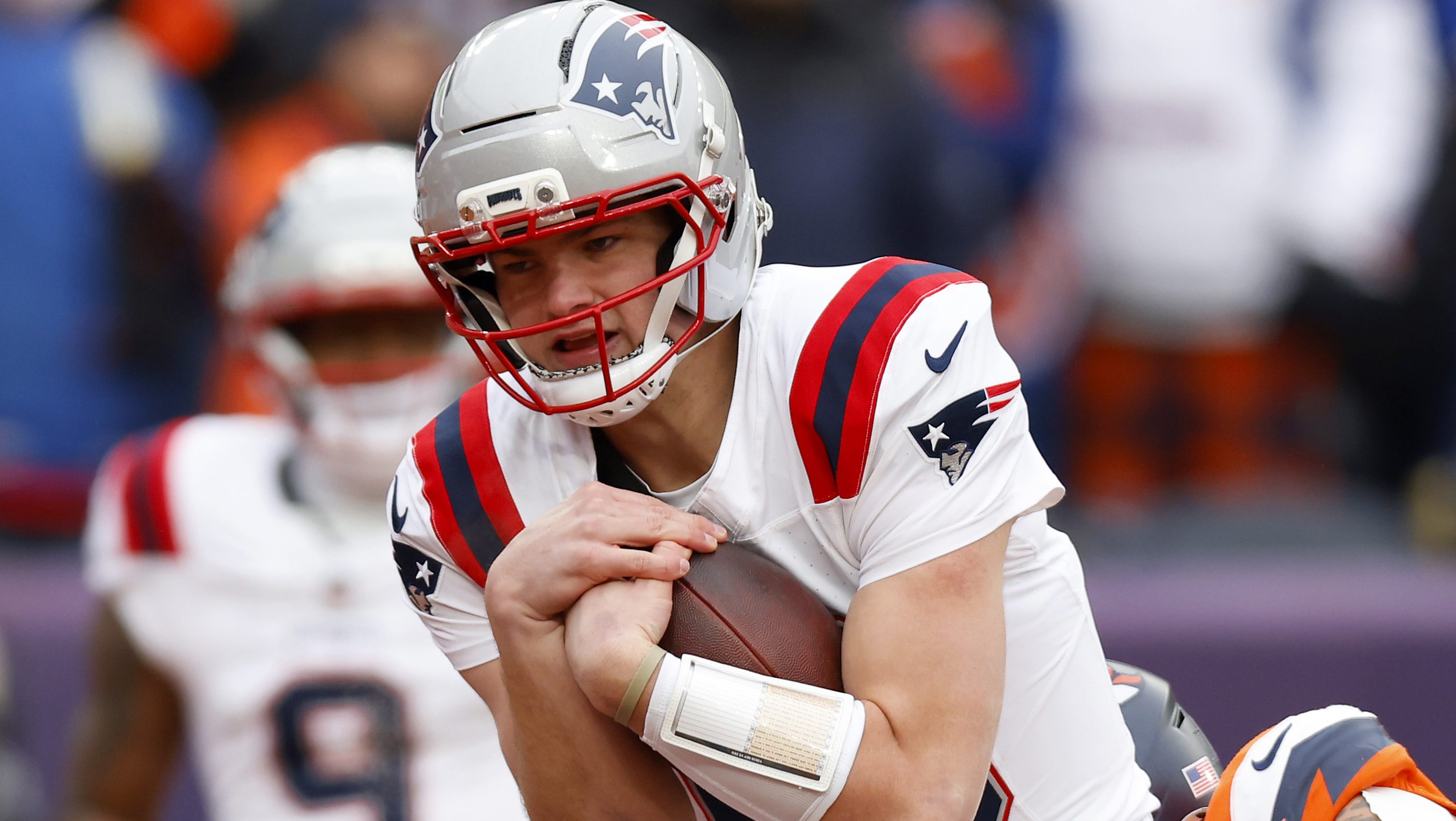 Patriots get a definitive update on Drake Maye’s shoulder injury 🏈