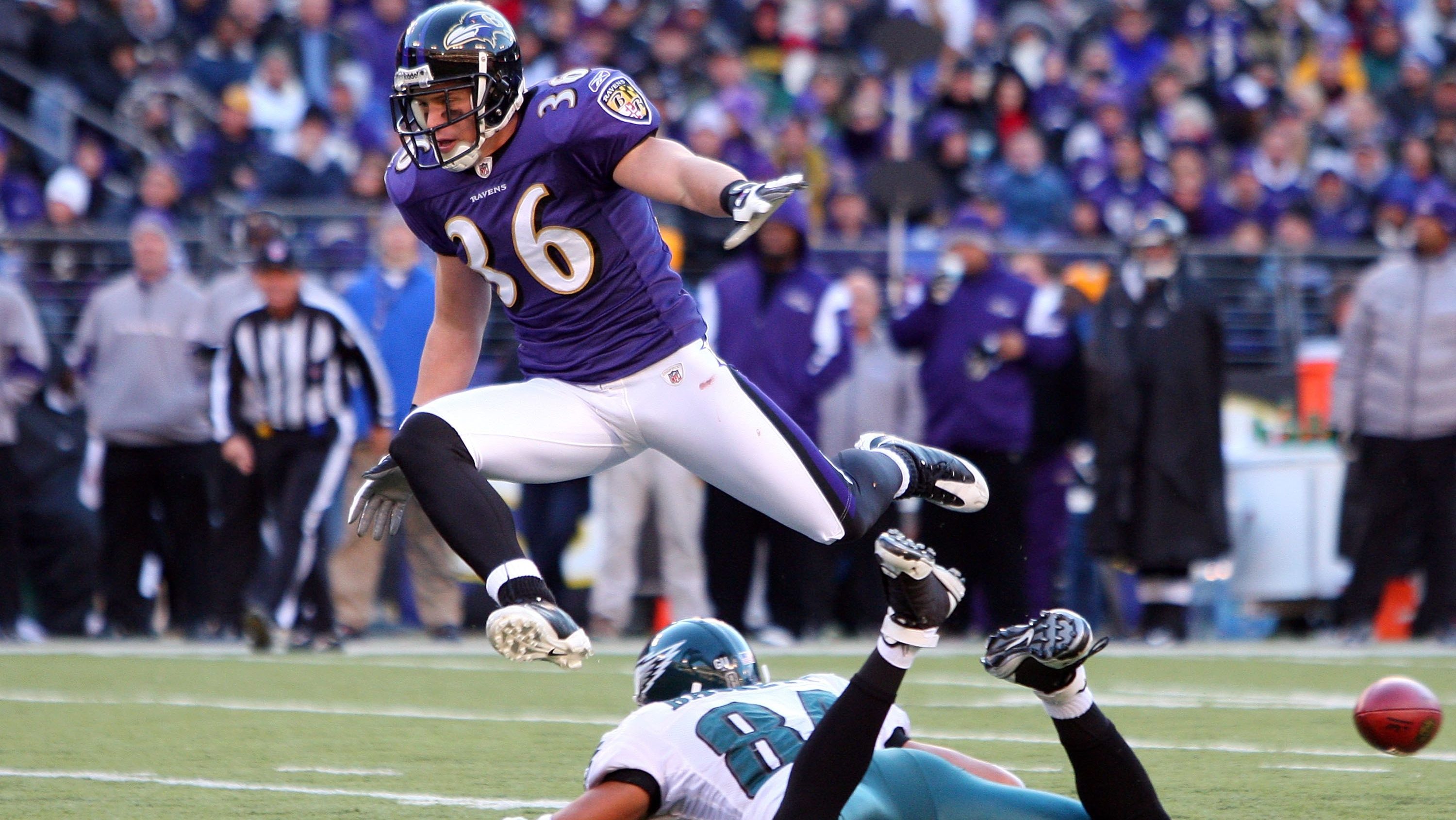 Ravens bring in former player for defensive coordinator interview; update.