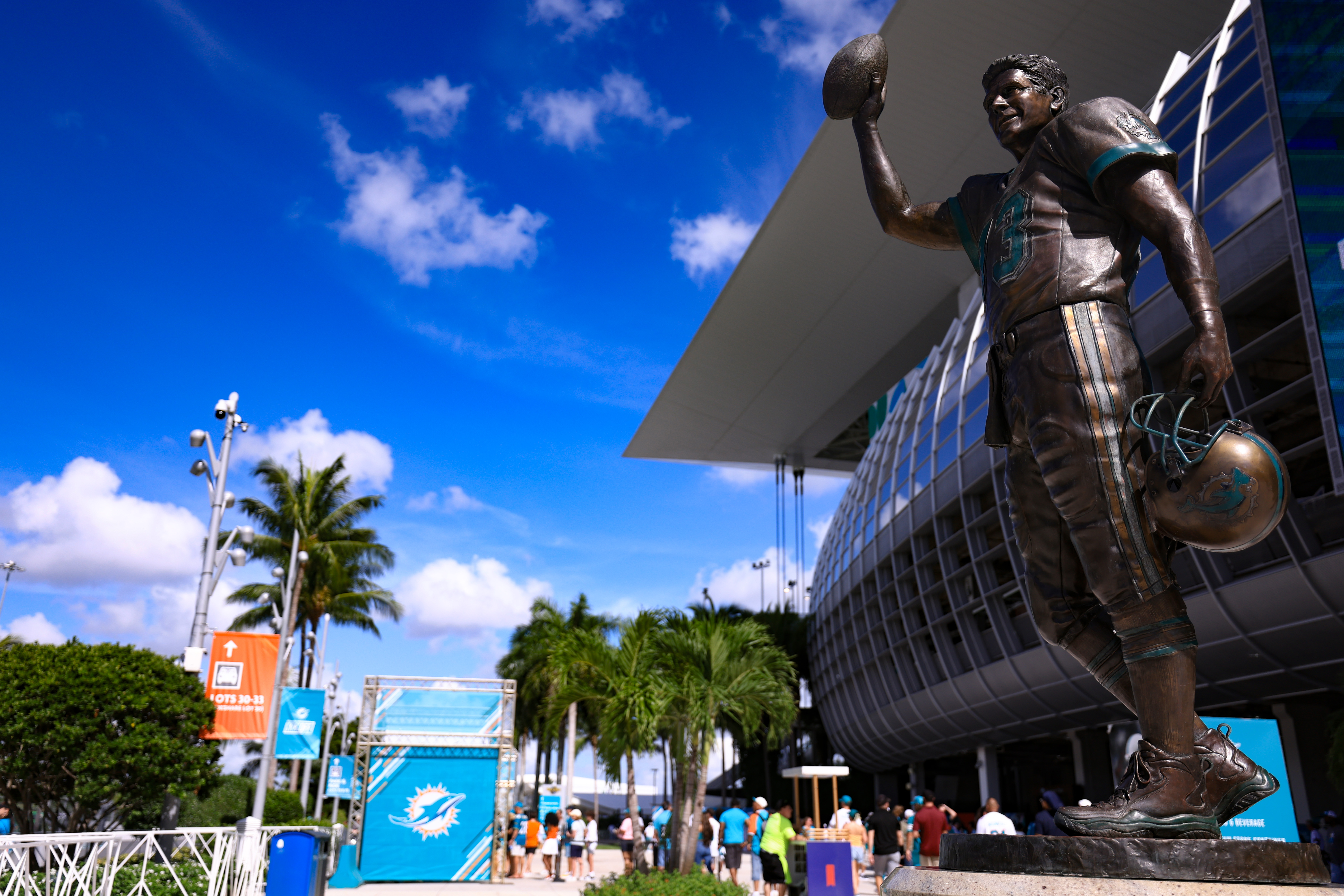 Former Dolphins assistant hired as Jet’s new DC, signaling defensive overhaul.