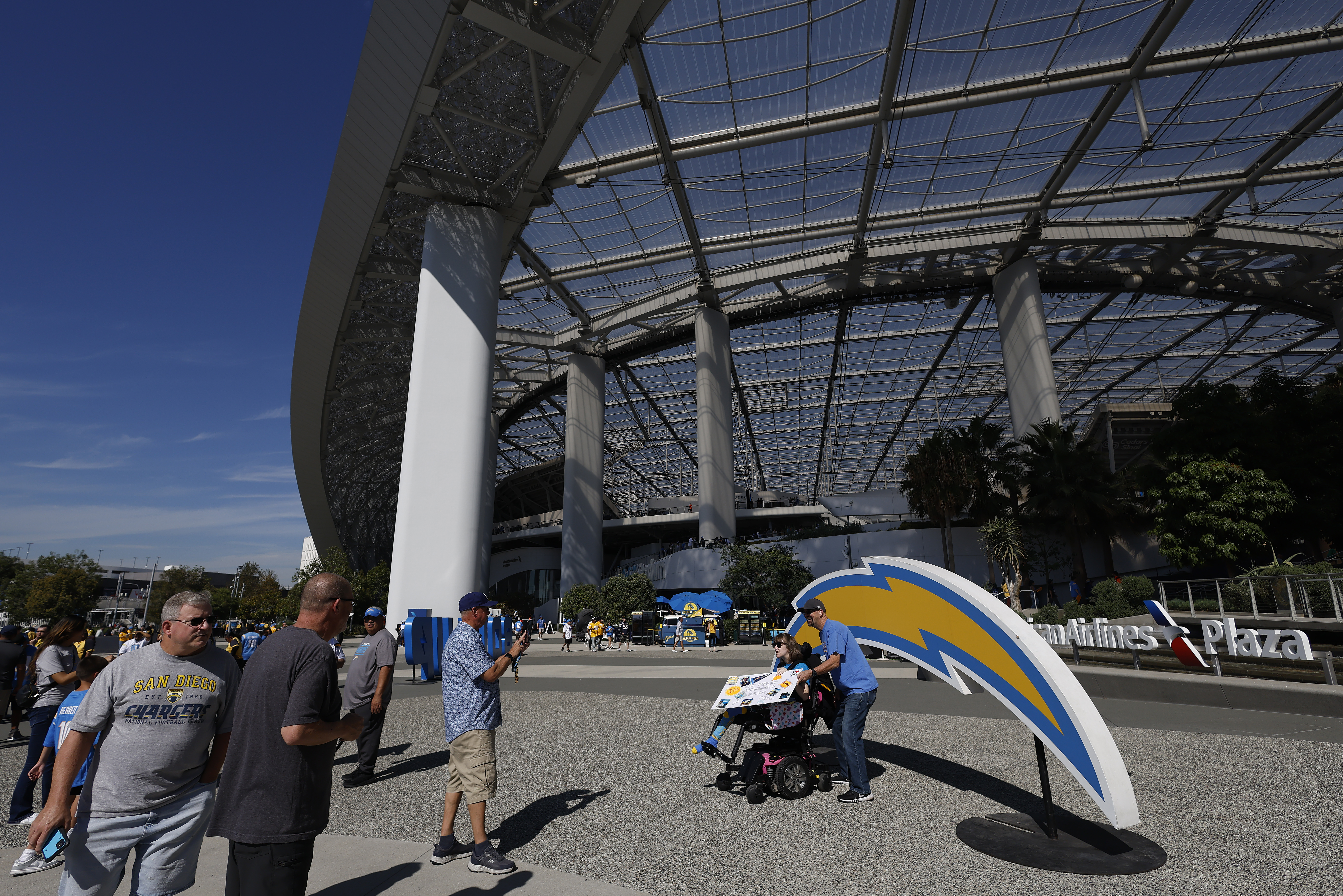 Chargers interview Titans’ DC for vacant DC role 🏈