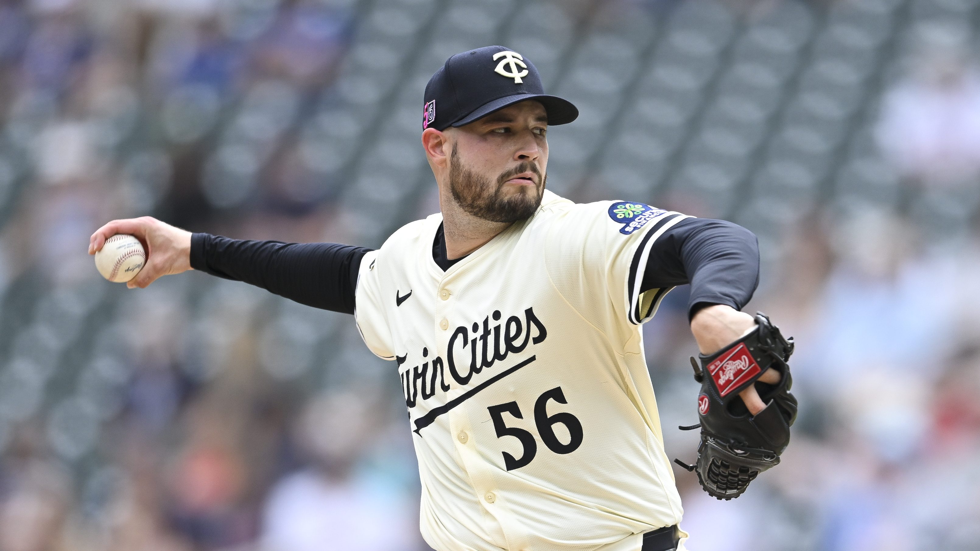 Diamondbacks Add Former Twins Reliever on Minor League Deal