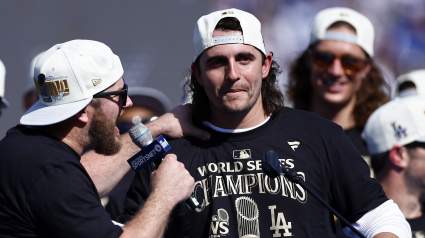 Giants Land Ex-Dodger, World Series Winner