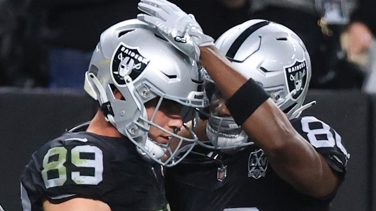 Ex-Raiders WR signs contract with Dolphins ahead of free agency.