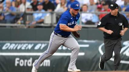 Blue Jays Gold Glove Award Winner Linked to Position Change Amid Quiet Market