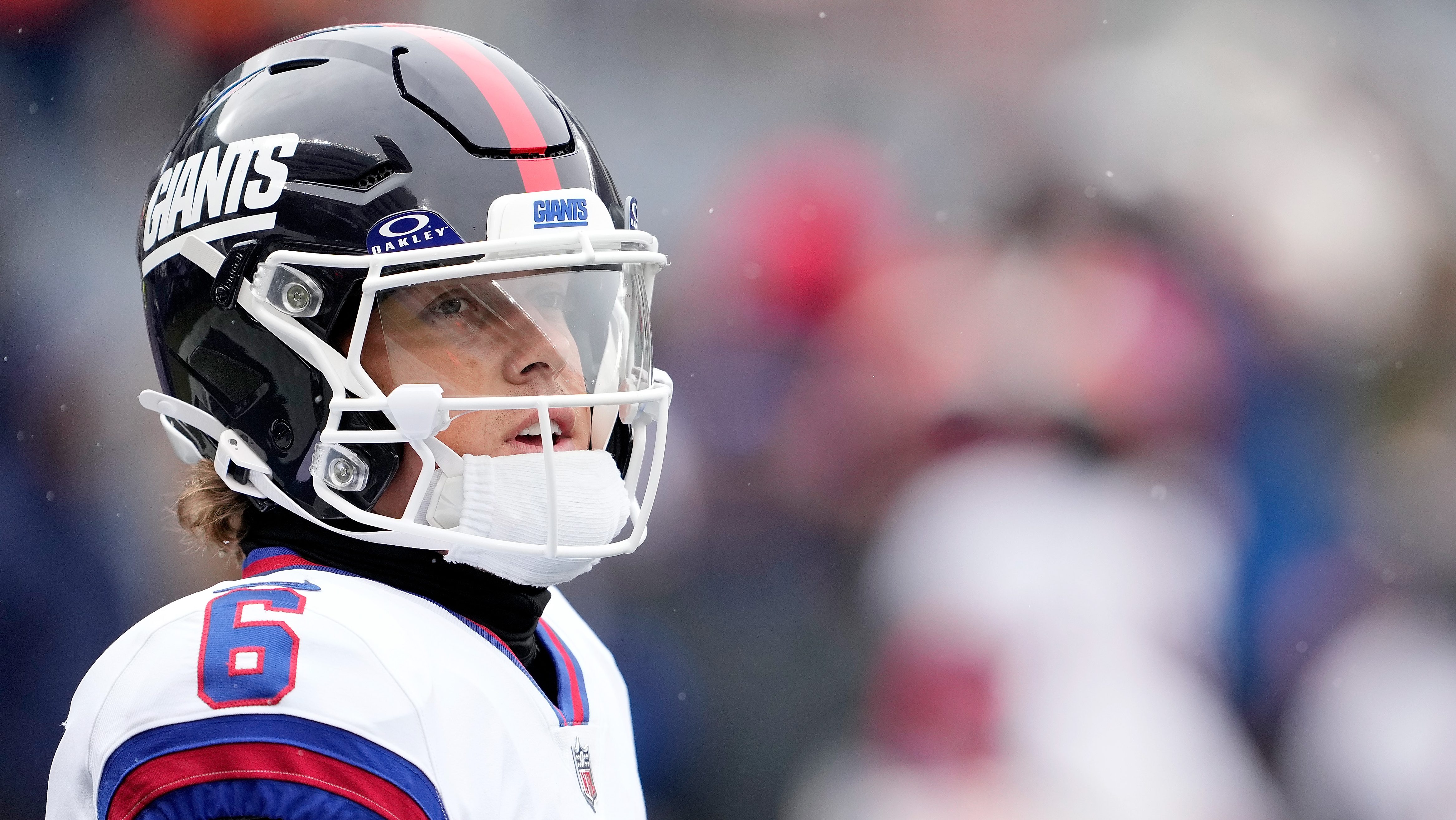 Giants bypass WR in mock draft, focusing on a different major need.
