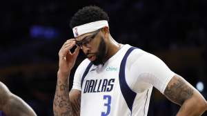 Former Dallas Mavericks center Anthony Davis during an NBA game.