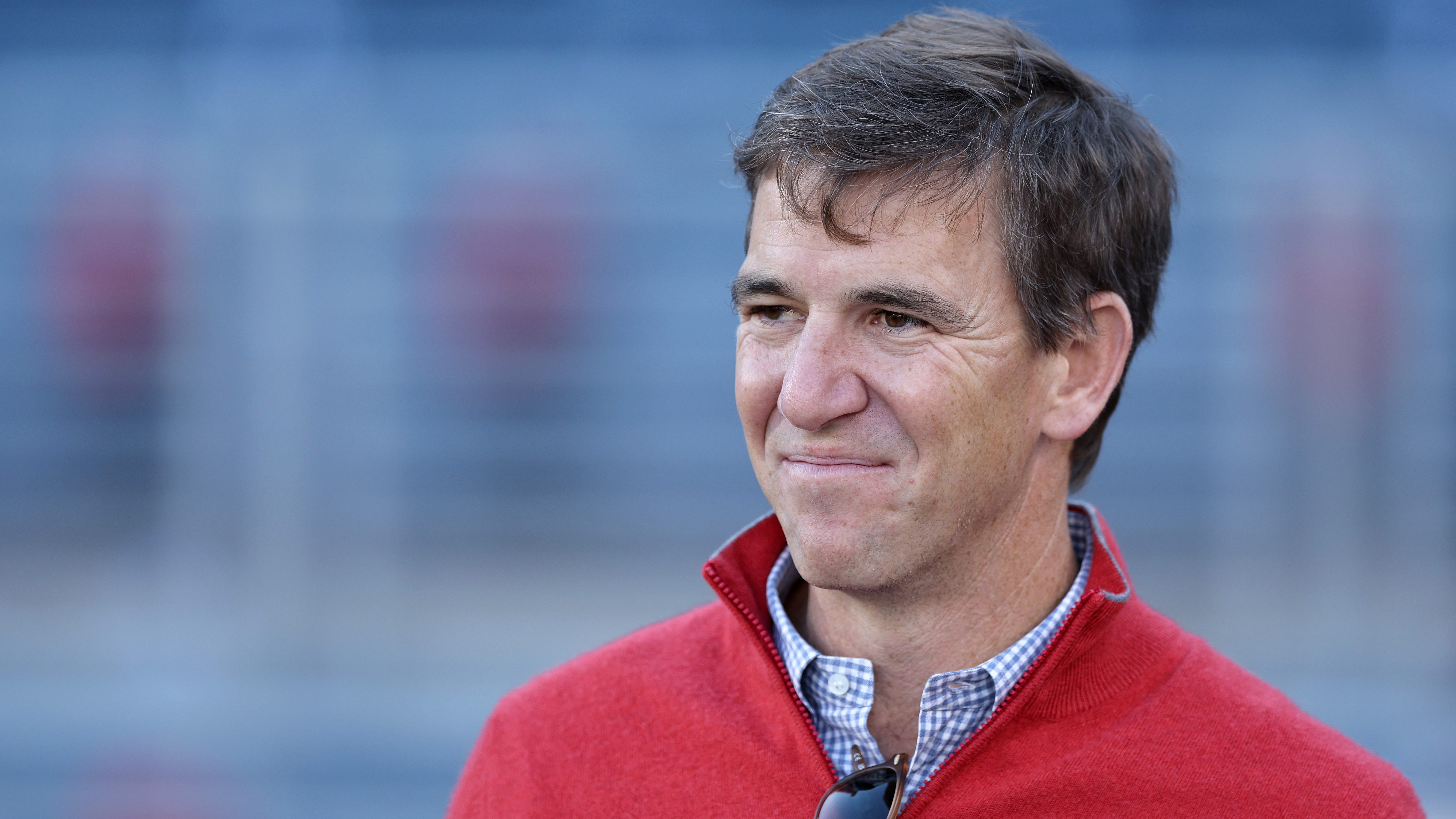 Eli Manning clarifies his views on the Giants’ John Harbaugh hire.