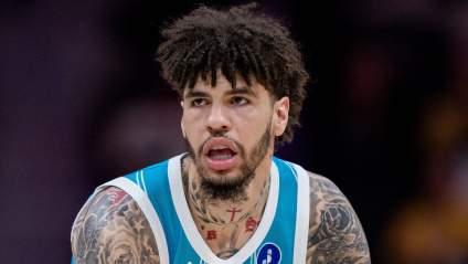 Hornets Coach Charles Lee Hurts LaMelo Ball in Bizarre Play