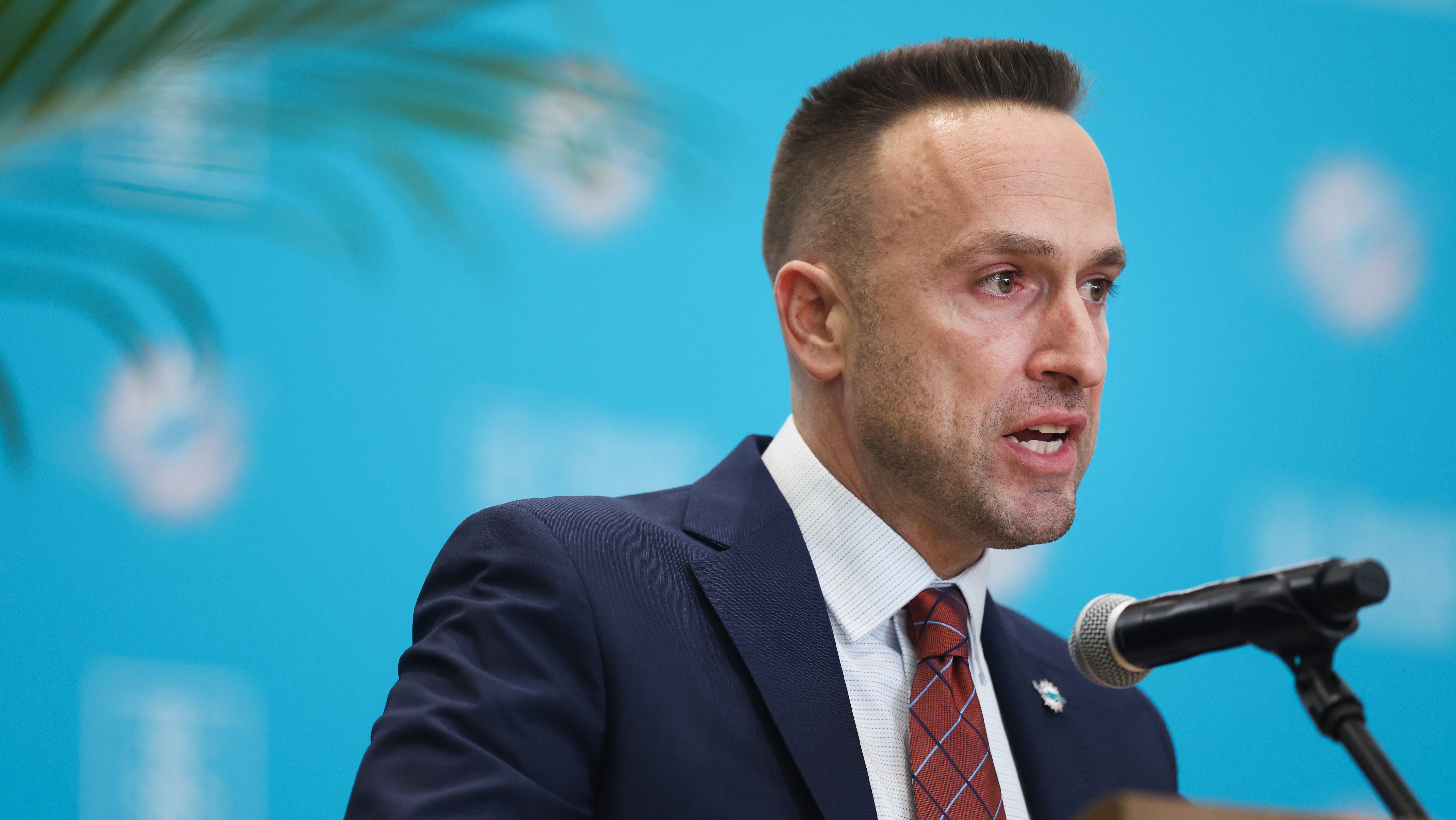 Hall of Fame QB makes feelings clear about Dolphins’ head coach.