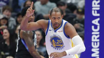 Warriors Veteran Gives Grim View on Stephen Curry Injury