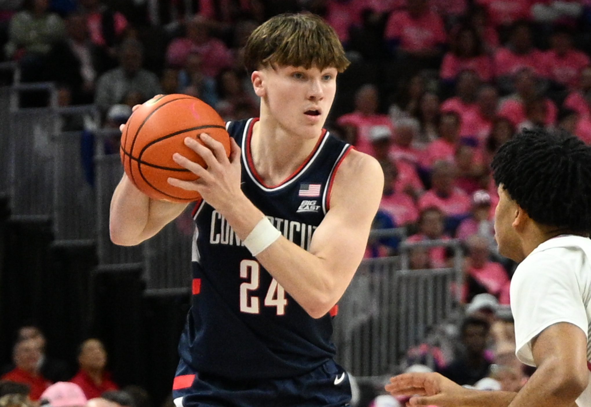 Warriors eye elite three-point shooter to strengthen backcourt, report says.