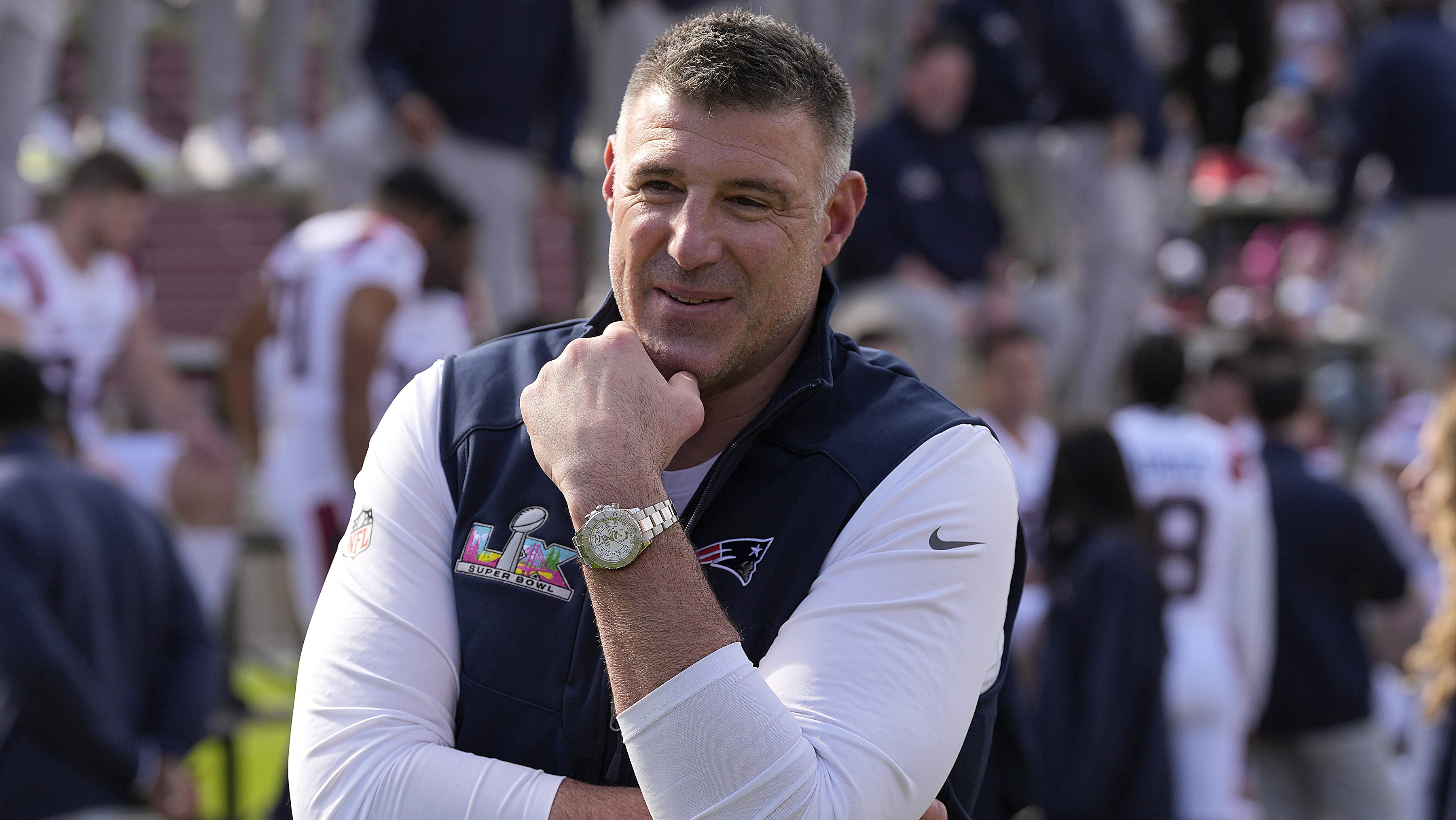 Mike Vrabel reportedly consulted Patriots legend ahead of Super Bowl LX.