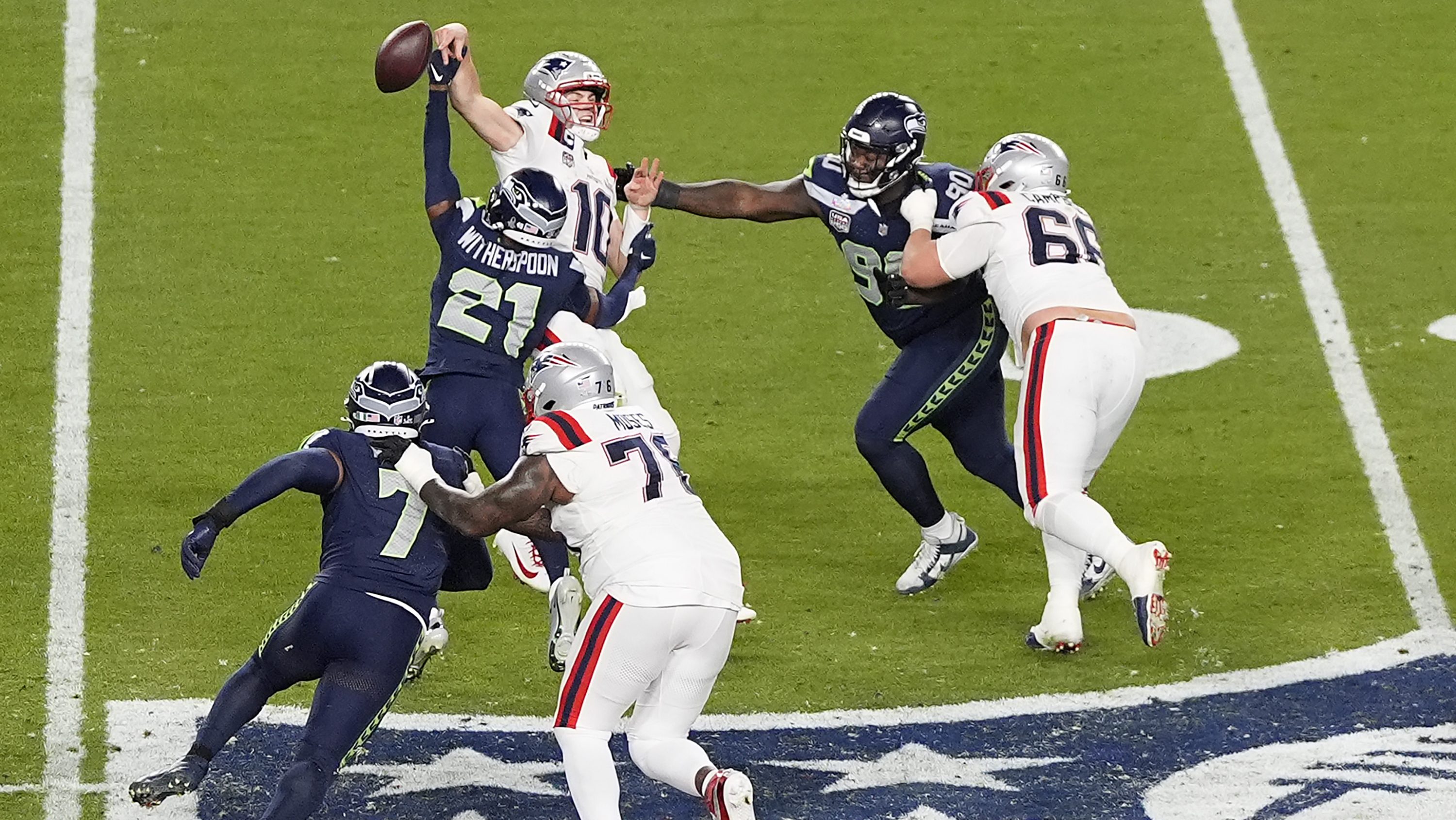 Devon Witherspoon forcing a fumble.