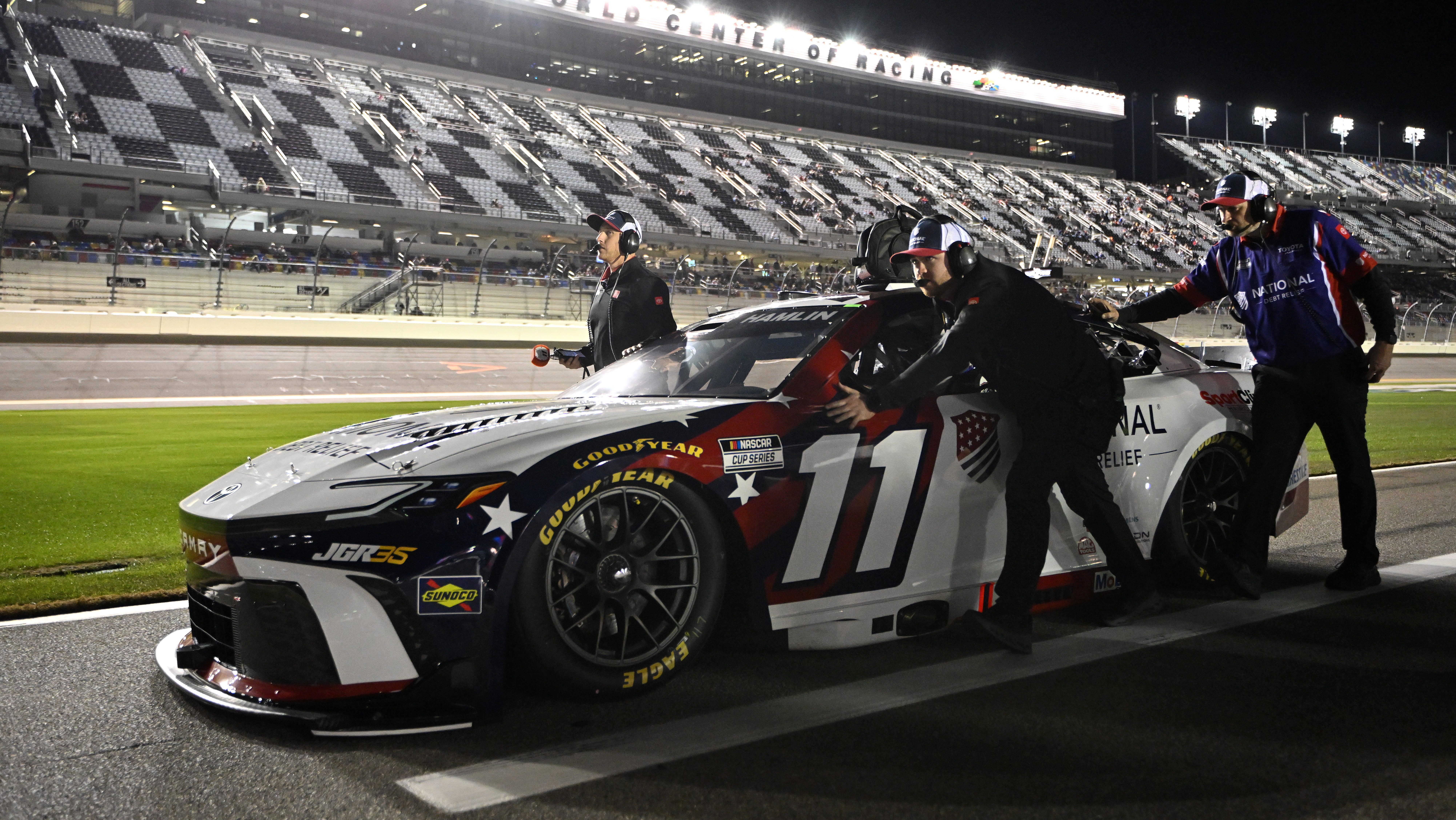 Daytona 500 Big One: Title Favorites Caught in Crash