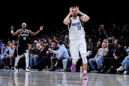 NBA World Reacts To Klay Thompson’s Performance In Mavs-Nets Game