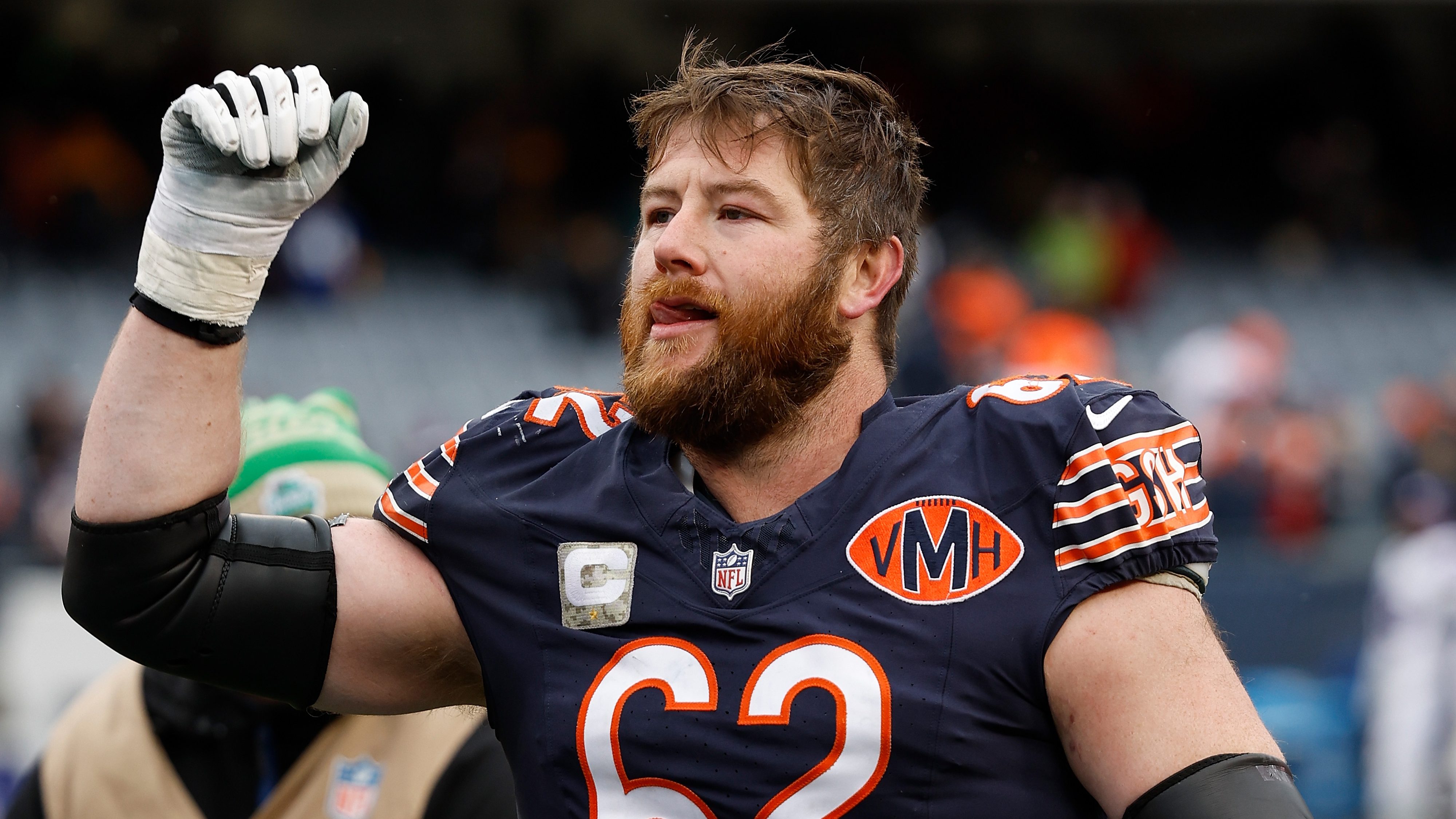 Bears’ Joe Thuney sends a message on recent finalist news, clarifying details.