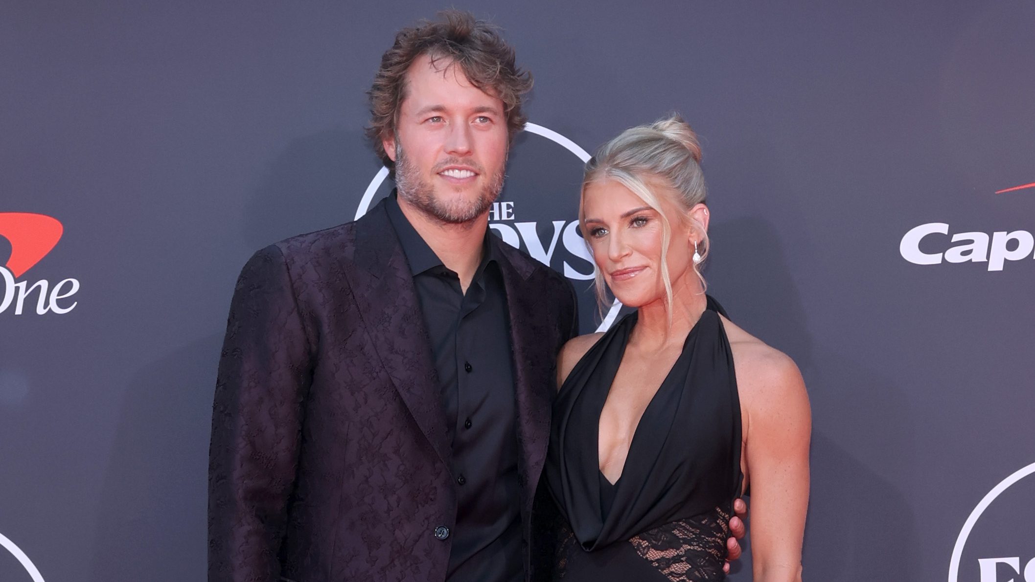Matthew Stafford’s wife Kelly and daughters steal the spotlight at NFL Honors