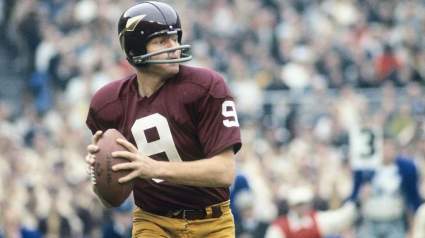 Legendary Commanders QB & Pro Football Hall of Famer Dies