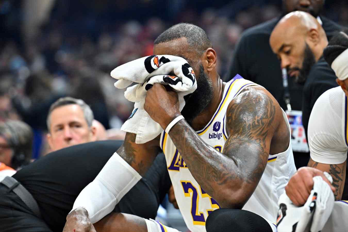 NBA Fans React To LeBron James News Before Knicks Game