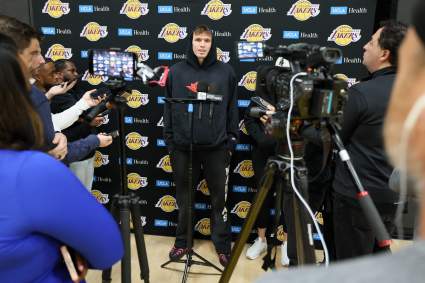 Los Angeles Lakers Announce Roster Move Before Thunder Game