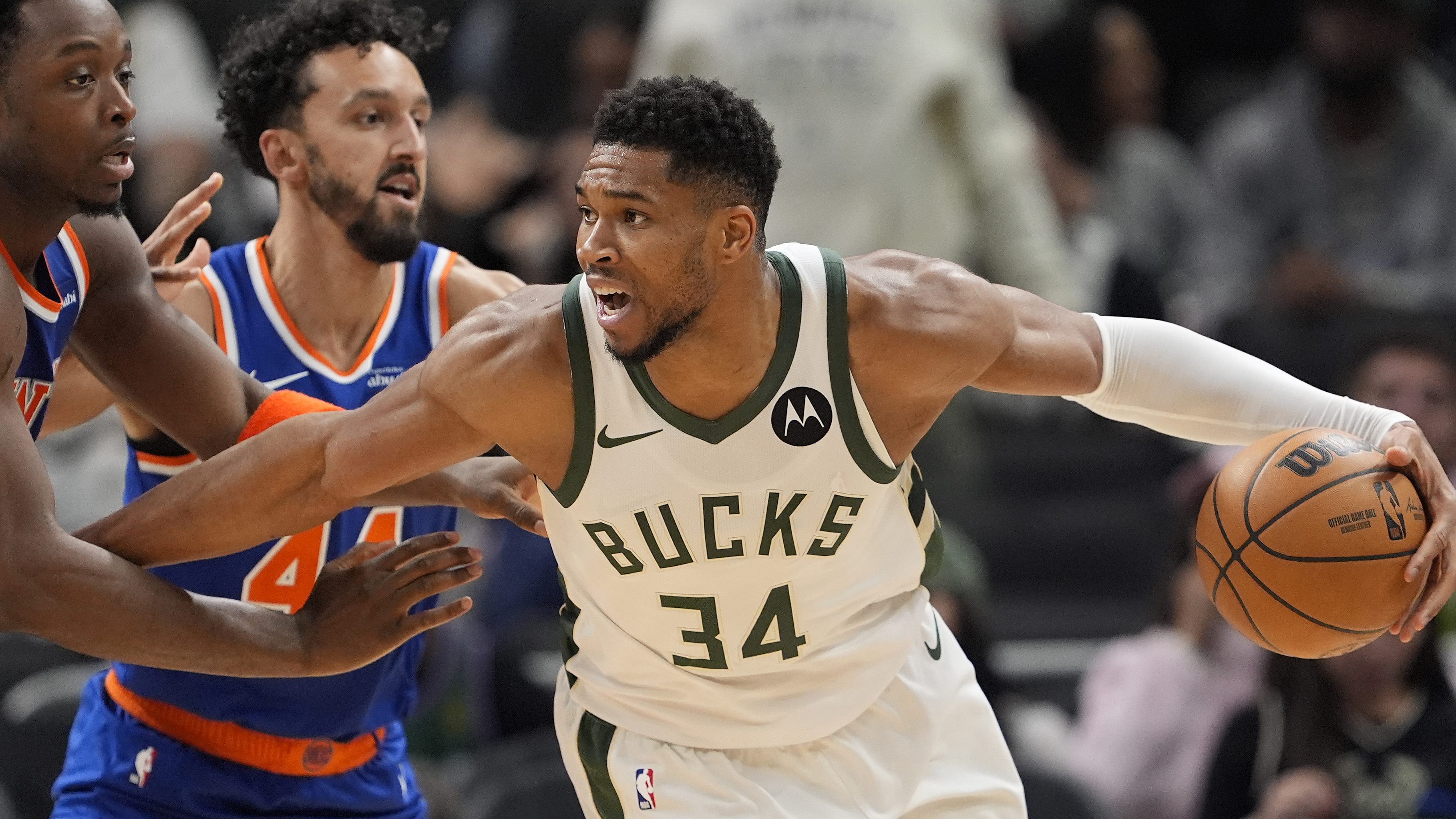 NBA Execs Tab Knicks a Favorite for Giannis Antetokounmpo Trade
