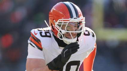 Stefanski Poaches Pass-Rusher From Browns in Free Agency