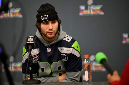 Seahawks TE AJ Barner Emotionally Reacts to Kenneth Walker News