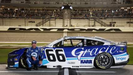 Casey Mears Signs With Beard Motorsports With 500 Starts In Sight