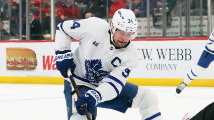 Maple Leafs’ Auston Matthews Hurt After Dirty Knee-On-Knee Hit