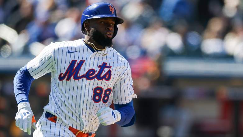 Luis Robert Jr. of the Mets runs during game against the Pirates at Citi Field