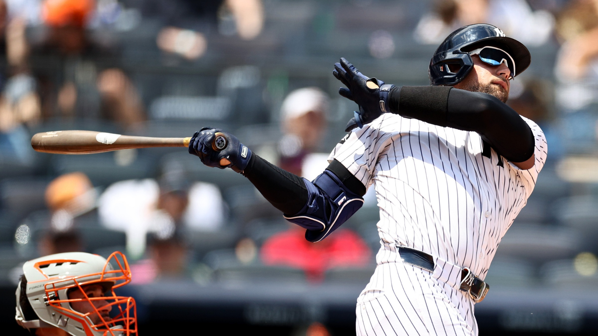 J.C. Escarra now swings a customized torpedo bat during Yankees spring training, highlighting his improved exit velocity, refined plate approach, and the team’s growing belief that the bat could provide a competitive edge in MLB.