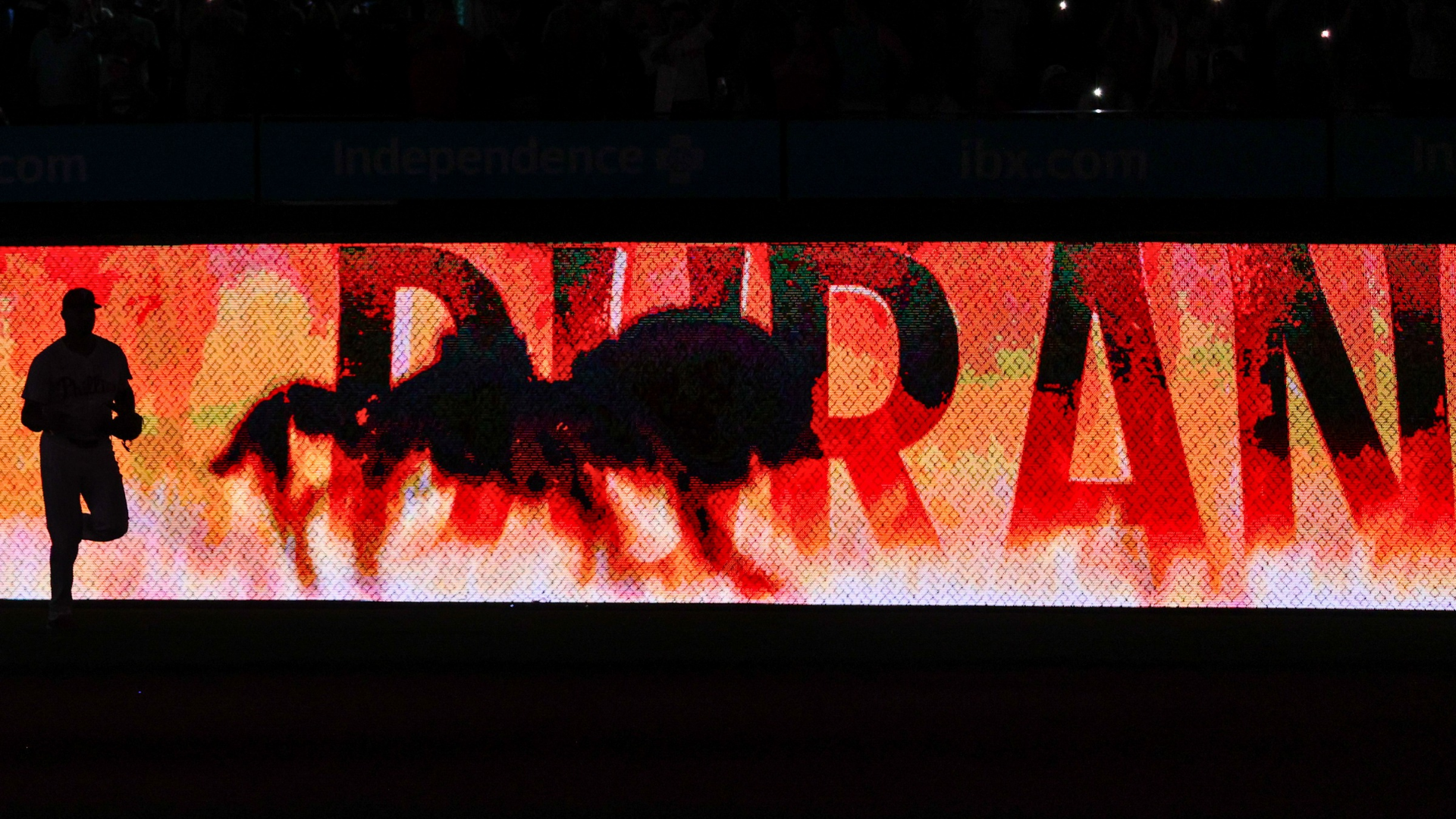 Jhoan Duran #59 of the Philadelphia Phillies heads to the mound after his entrance from the bullpen in the ninth inning against the Seattle Mariners at Citizens Bank Park on August 19, 2025 in Philadelphia, Pennsylvania. (Photo by Heather Barry/Getty Images)